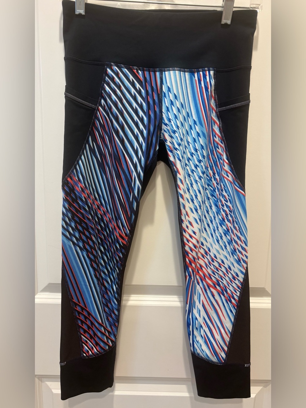 Athleta Salutation Stash Pocket 7/8 Leggings Blue Abstract Print Women’s Small